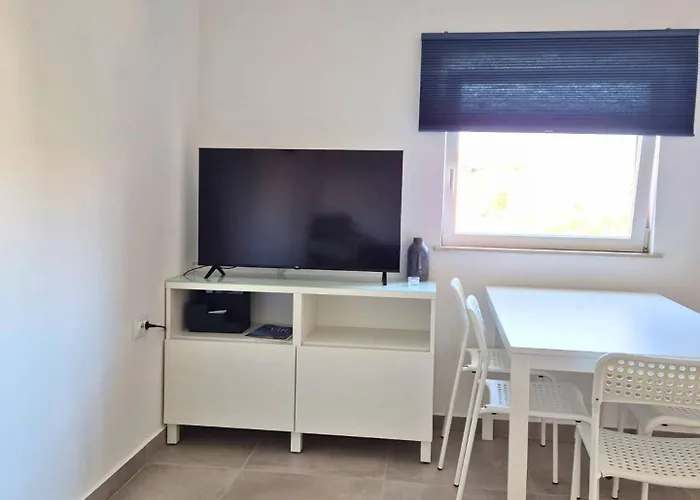 Apartmán Vir, Two Bedroom With Wi-fi, A-c, Parking, 600m To The *