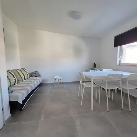 Vir, Two Bedroom With Wi-fi, A-c, Parking, 600m To The