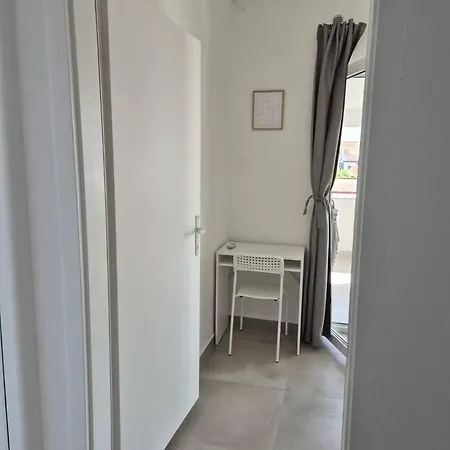 Lägenhet Vir, Two Bedroom With Wi-fi, A-c, Parking, 600m To The