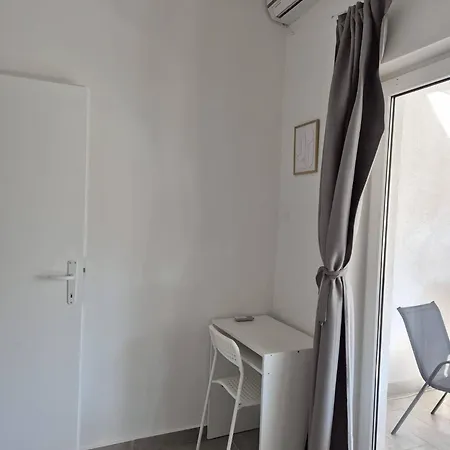 Lägenhet Vir, Two Bedroom With Wi-fi, A-c, Parking, 600m To The *