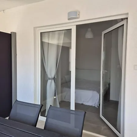 Vir, Two Bedroom With Wi-fi, A-c, Parking, 600m To The Lejlighed