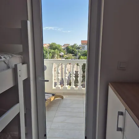 Vir, Two Bedroom With Wi-fi, A-c, Parking, 600m To The Lejlighed *