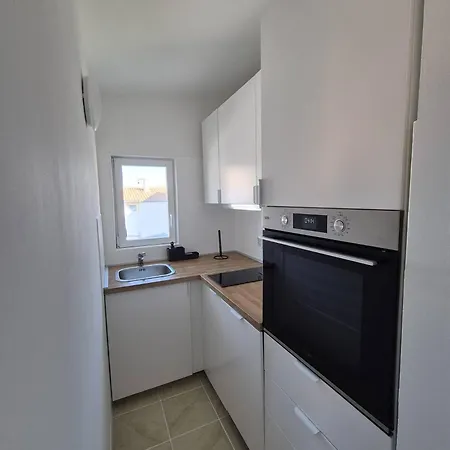 Vir, Two Bedroom With Wi-fi, A-c, Parking, 600m To The Lejlighed