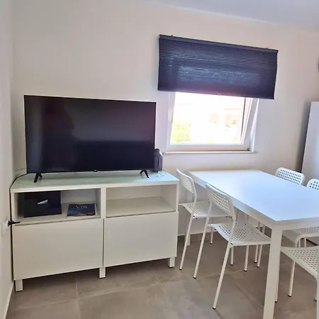 Lejlighed Vir, Two Bedroom With Wi-fi, A-c, Parking, 600m To The