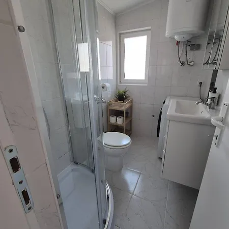 Vir, Two Bedroom With Wi-fi, A-c, Parking, 600m To The Lejlighed *