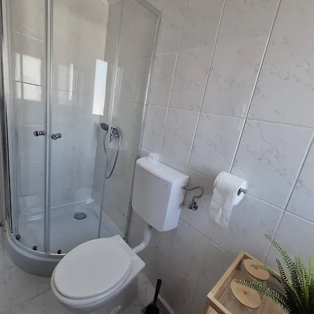 Vir, Two Bedroom With Wi-fi, A-c, Parking, 600m To The Lejlighed *