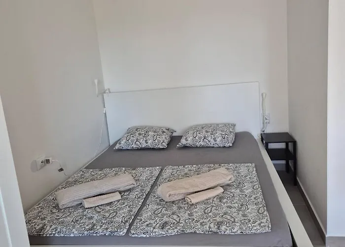 Vir, Two Bedroom With Wi-fi, A-c, Parking, 600m To The