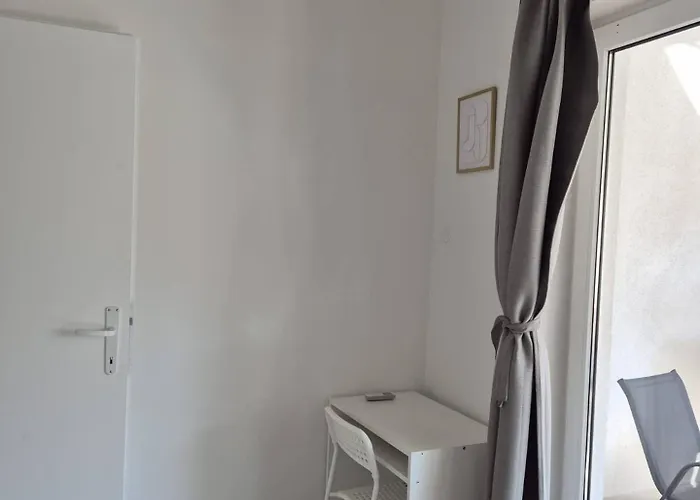 Apartman Vir, Two Bedroom With Wi-fi, A-c, Parking, 600m To The *